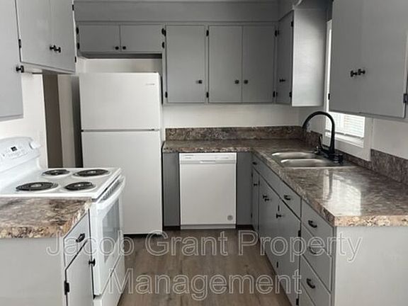 4th image of 1703 Raymond Dr