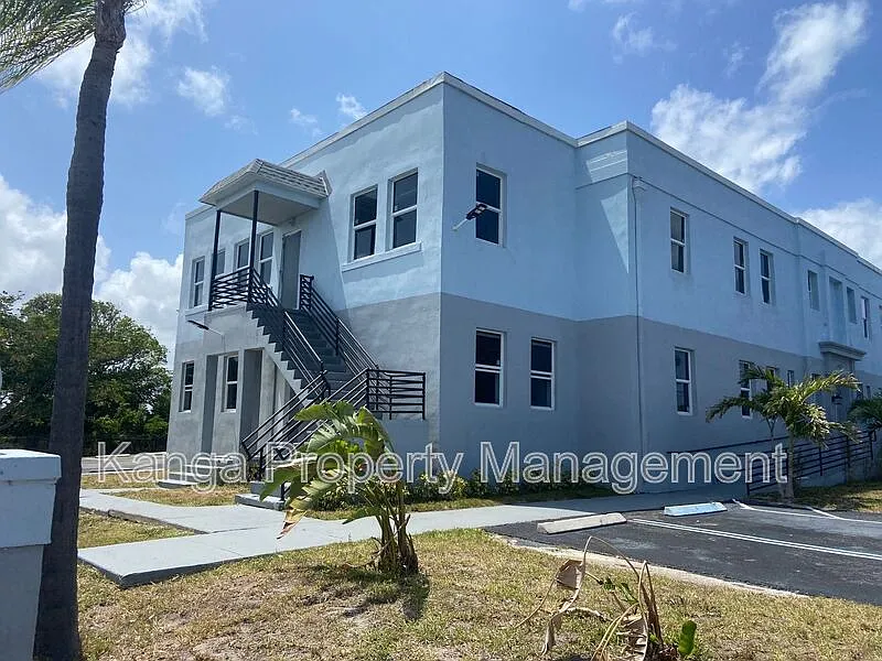1 bed, 1.0 bath, 453 sqft, $1,300 — Photo 1