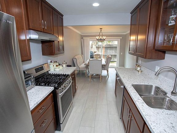 5th image of 7410 Laurelgrove Ave Unit 3