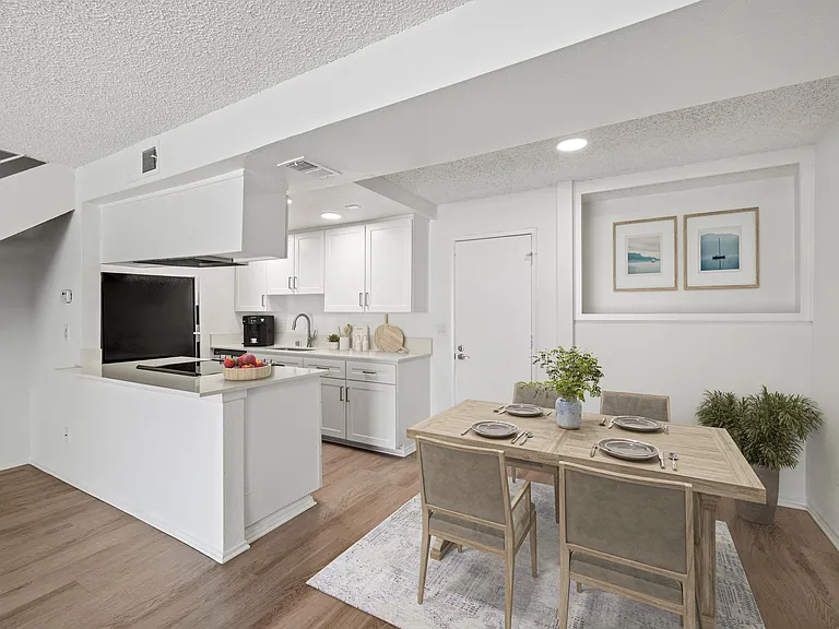 Lexington Townhomes — Photo 3