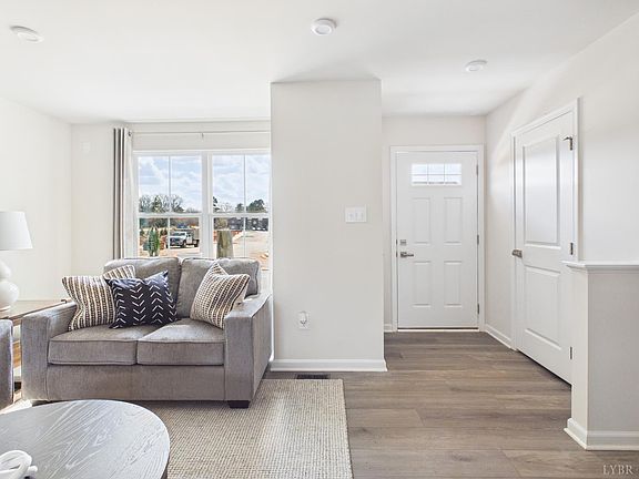 3rd image of 33 Ranwell Rd