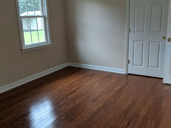 4th image of 104 Southgate Cir