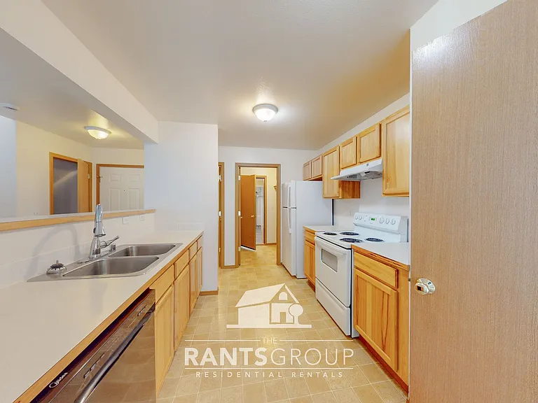 695R — Photo 4