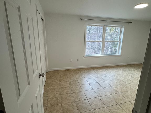 5th image of 30 Rivers Edge Rd Unit 2