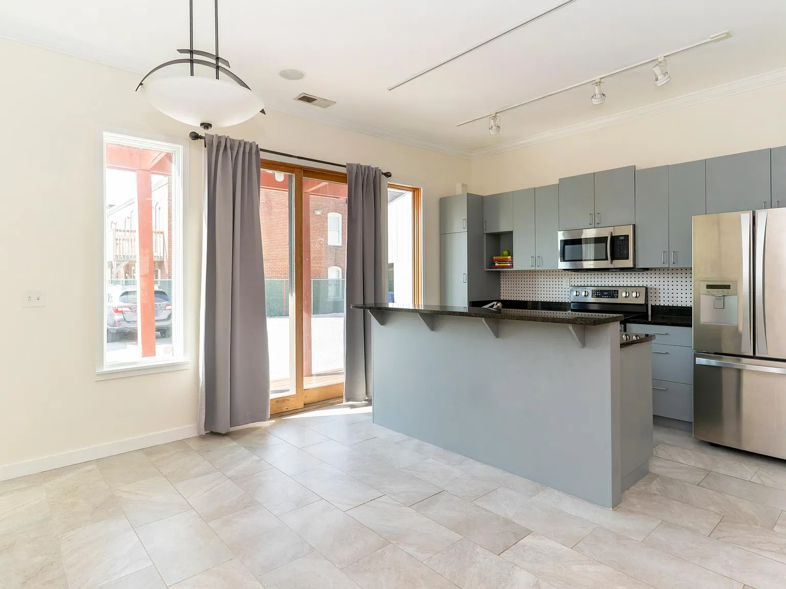 3 bed, 2.5 bath, 1742 sqft, $2,800 — Photo 4