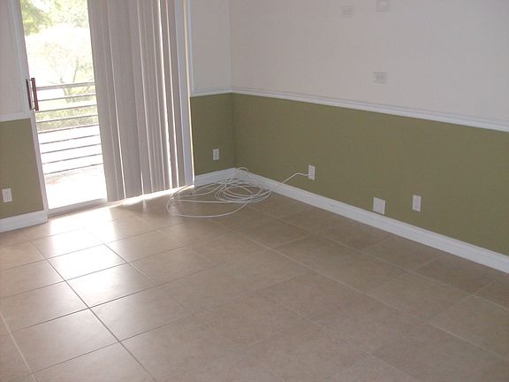 4th image of 701 Gardens Dr APT 205