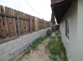 916 E Navajo St, Barstow, CA 92311