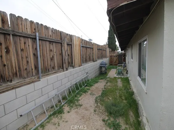 916 E Navajo St, Barstow, CA 92311
