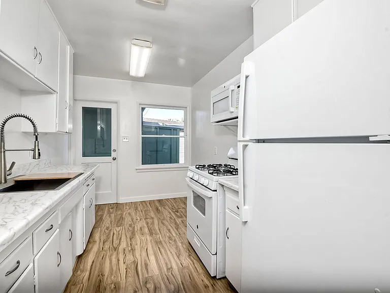 1611 S Myers St — Photo 5