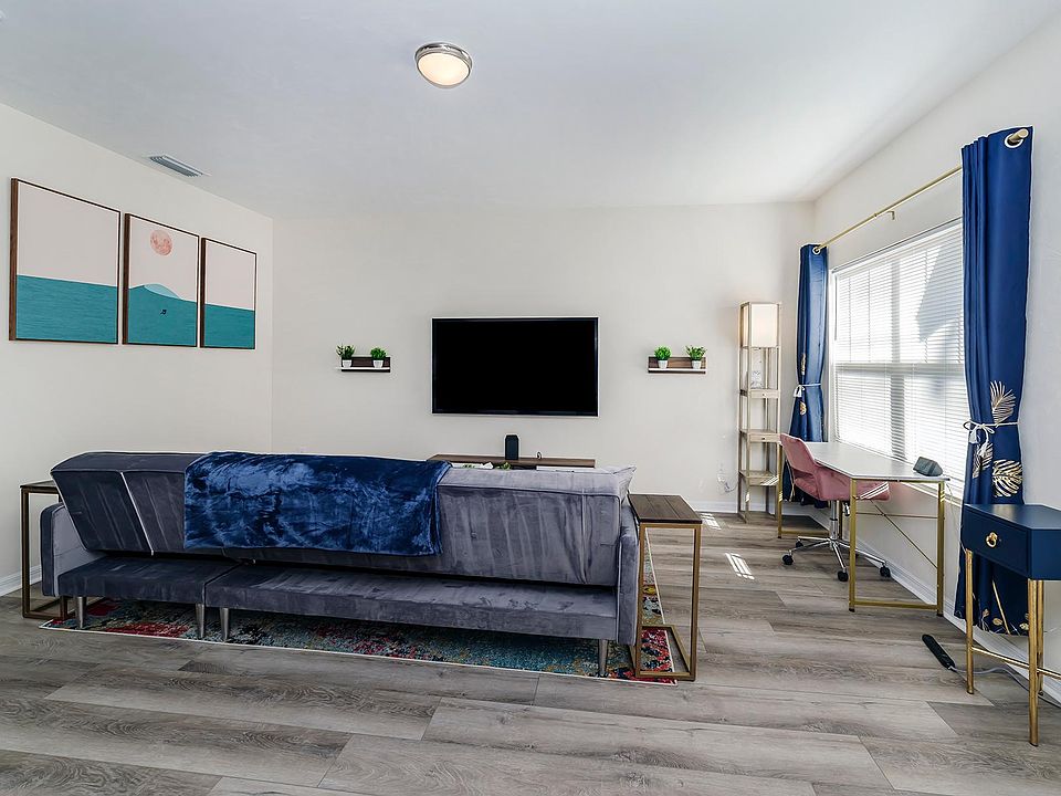 1st image of 818 NW 3rd Ave APT 2