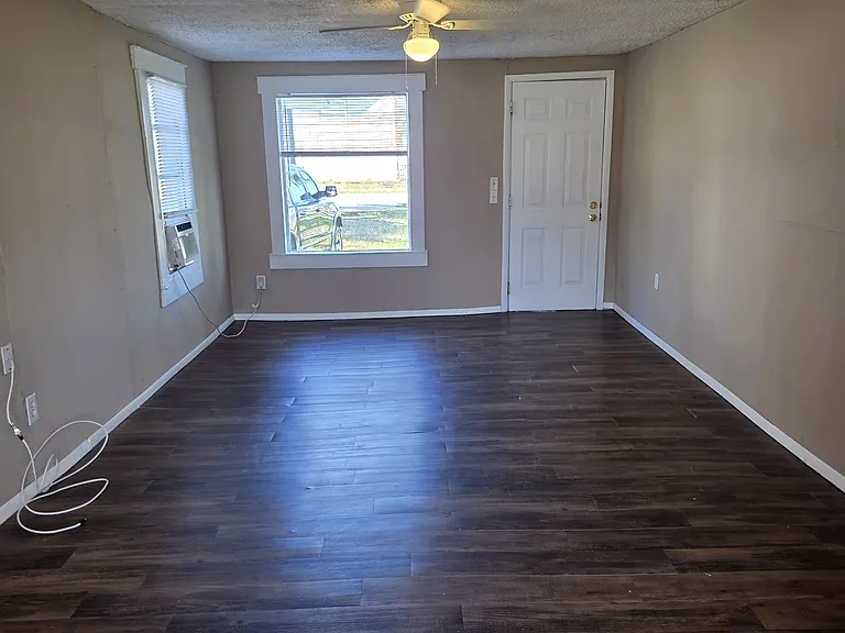 2919 Maine Ave — Photo 5