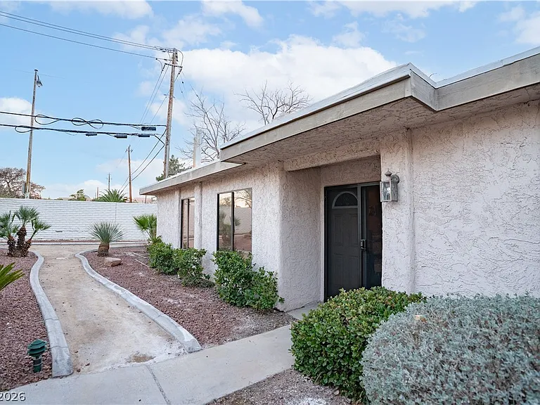 2451 Domingo St — Photo 15
