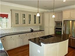 5th image of 934 Woodland St