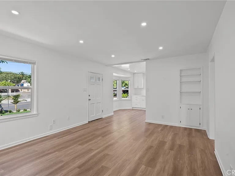 3820 Orangedale Ave — Photo 3