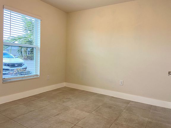 4th image of 1631 SW 1st Ave #103