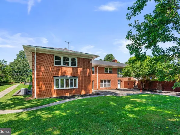 18015 Muncaster Rd, Rockville, MD 20855