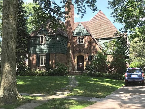 2nd image of 2073 Newbury Dr