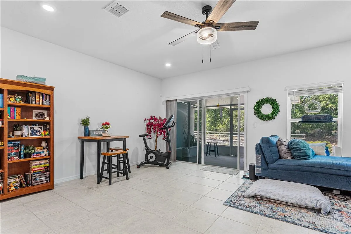 3 bed, 2.5 bath, 1635 sqft, $2,200 — Photo 3
