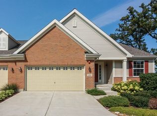 26 Tall Grass Ct, Streamwood, IL 60107