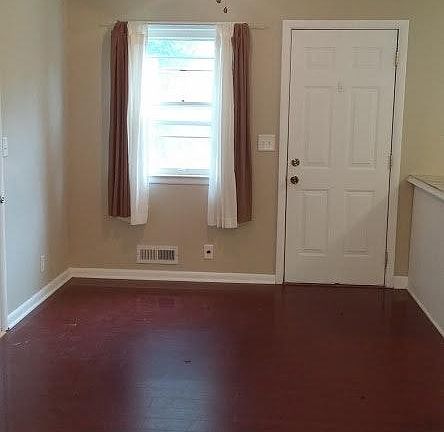 4th image of 2524 Carter Ave