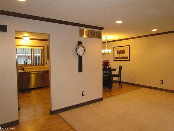 5th image of 54240 Lytton Dr
