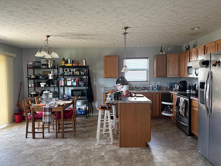 2917 Queencastle Dr — Photo 6