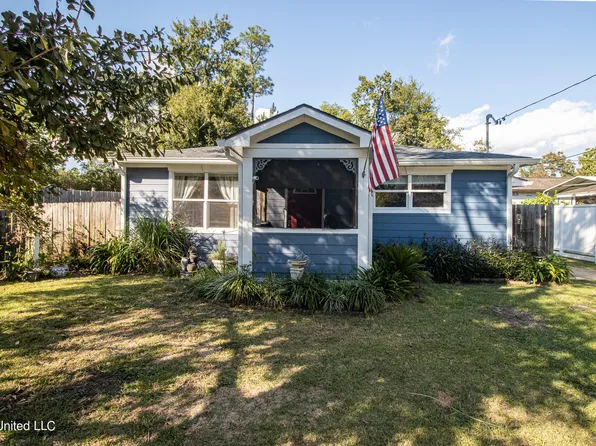 400 Wainwright St, Waveland, MS 39576