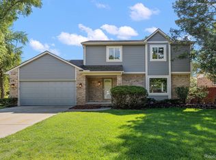 6031 Jennifer Cres, West Bloomfield, MI 48324