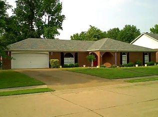 1428 Harlaxton Rd, Evansville, IN 47725