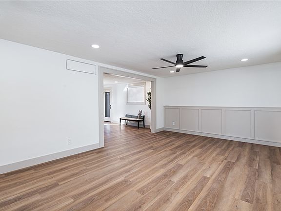 5th image of 293 Hillcrest Cir