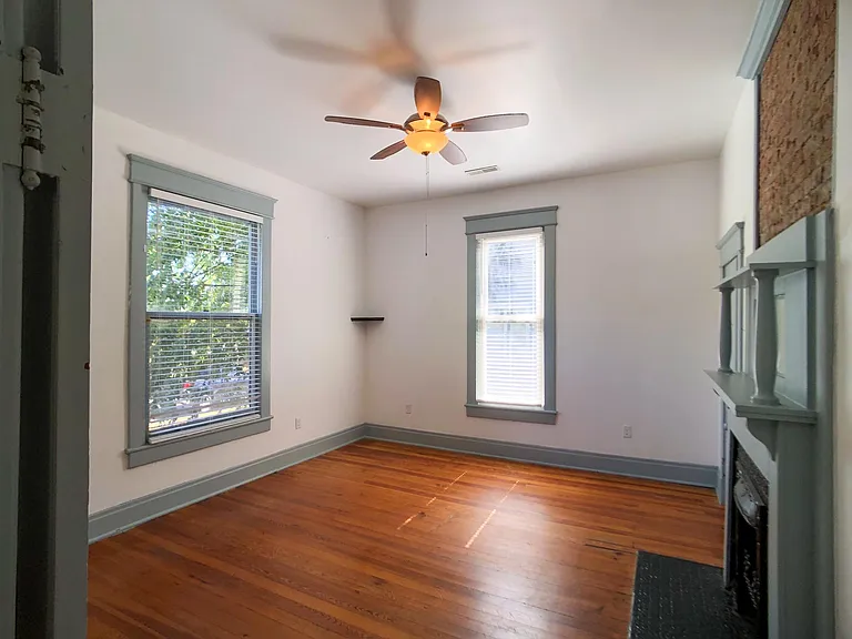 1813 Elliott Ave — Photo 9