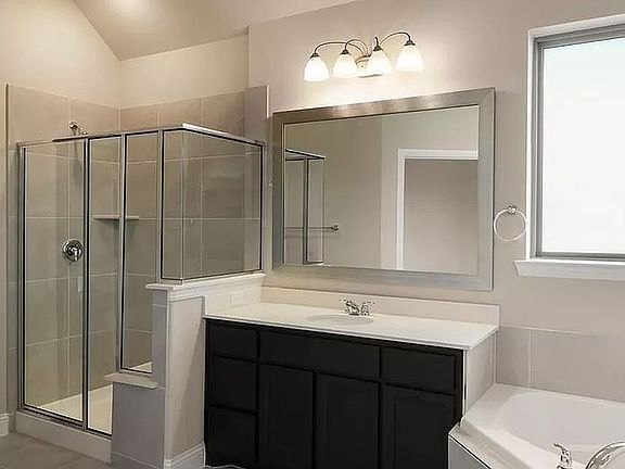 3rd image of 301 Mira Vista Ln