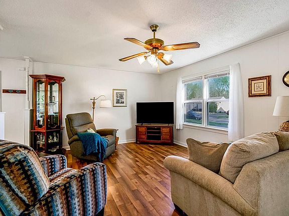 5th image of 205 W Maiden Ln