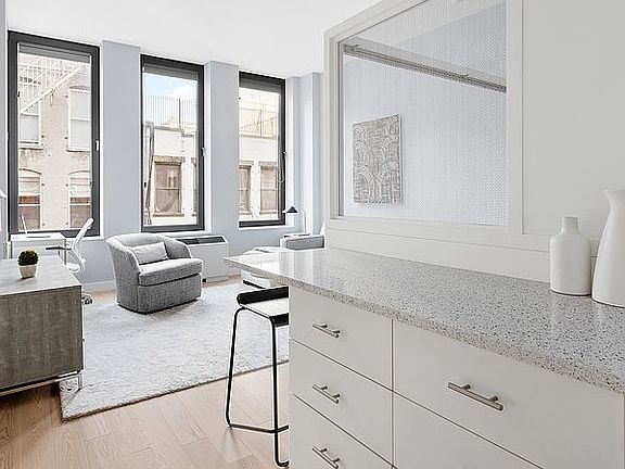 4th image of 210 Lafayette St APT 6E