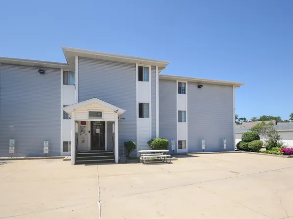 3170 W Monroe St APT 112, Waukegan, IL 60085
