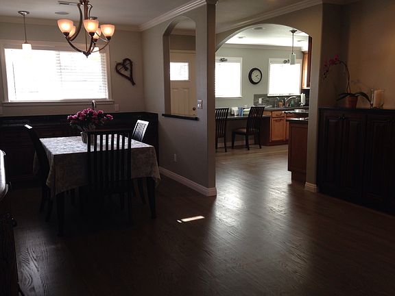 Dining area & kitchen