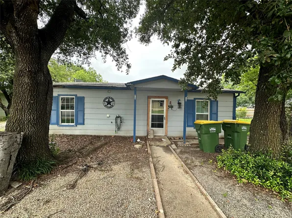 302 E College St, Grandview, TX 76050
