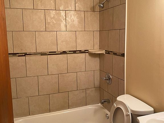 3rd image of 10621 Dunkeld Cir