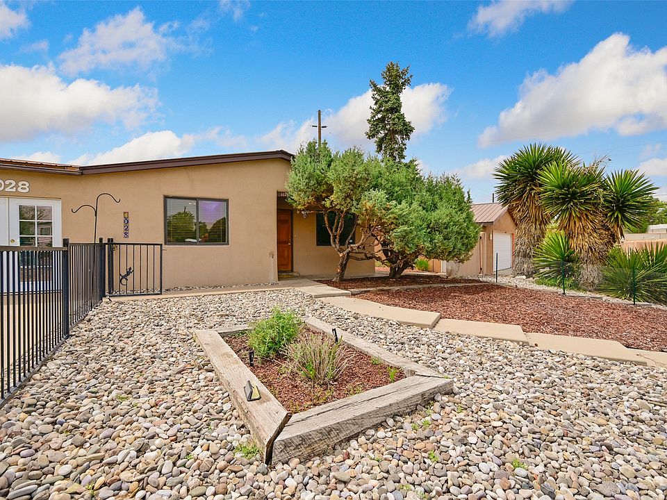 1st image of 1028 Avenida De Las Campanas