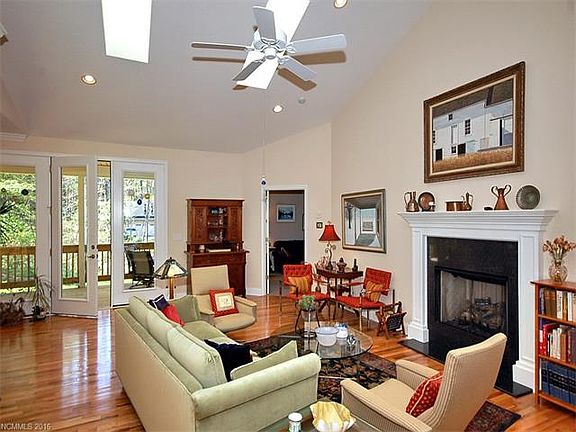 3rd image of 220 Waterside Dr