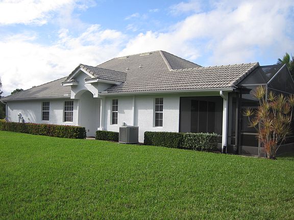 2nd image of 501 NW Red Pine Way
