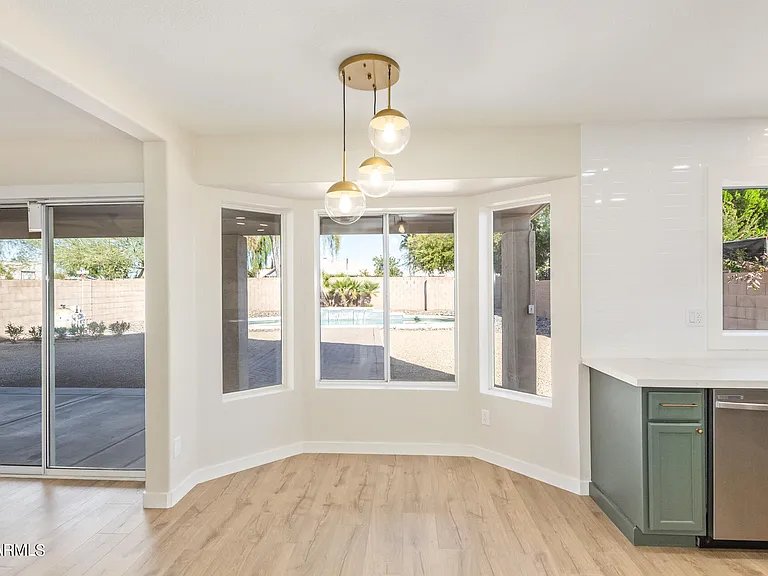 1018 W Kings Ave — Photo 10
