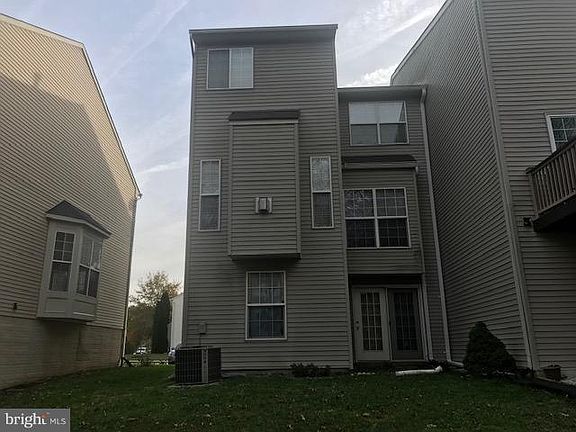 3rd image of 1726 Bluffs Island Ct