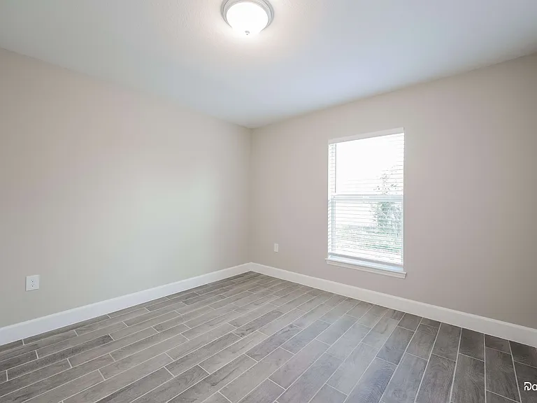 919 Rita Ave N — Photo 11