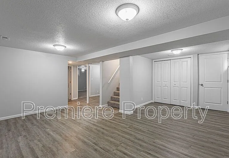 7610 E 48th St — Photo 10