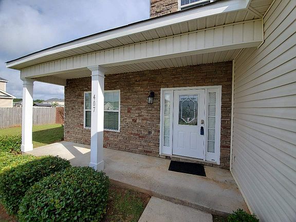 3rd image of 407 Buxton Ct