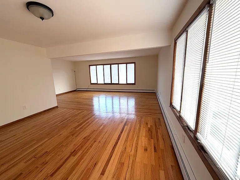 193 Banta Ave — Photo 6