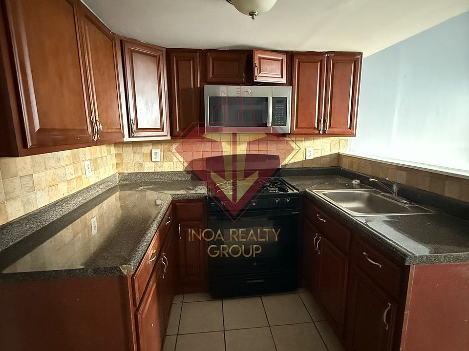 1st image of 926 21st St #1N
