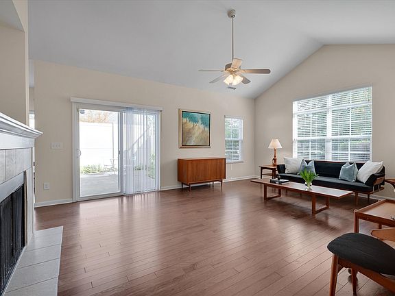 3rd image of 5219 Niagra Dr