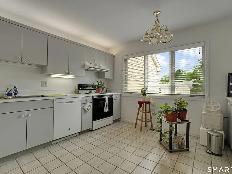 12 Boulevard Dr #24-145 — Photo 6
